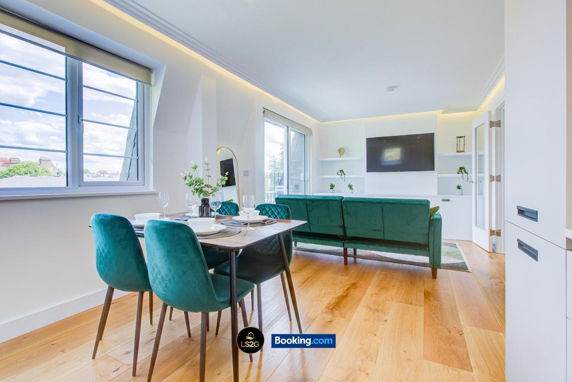 Stylish 2 Bedroom Flat By Ls2g Short Lets & Serviced Greater With Balcony And Easy Access Apartament